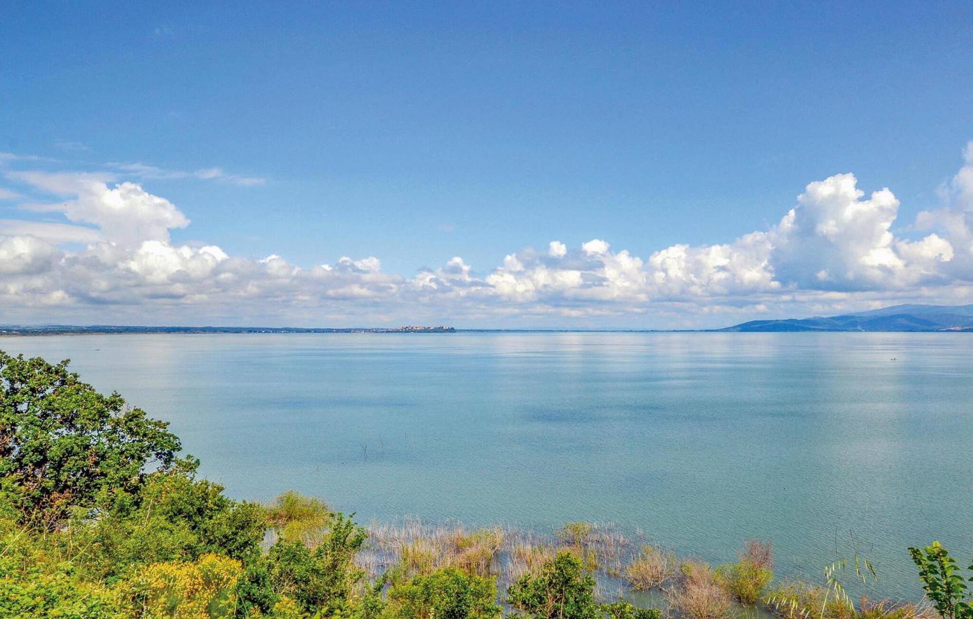 Lovely Apartment In Tuoro Sul Trasimeno With Wifi Luaran gambar